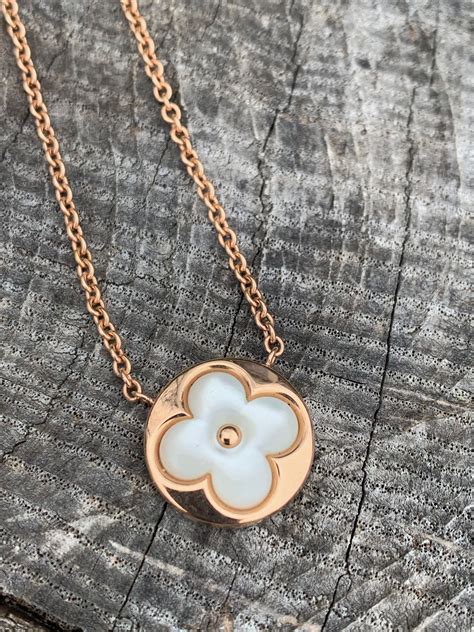 louis vuitton flower necklace uk|Louis Vuitton clover necklace.